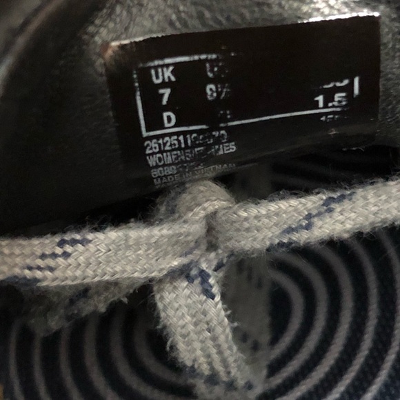 Clarks Wave Walk Shoes Womens 9.5 Blue Suede Leather Sneaker Lace Up Waterproof - Picture 12 of 12